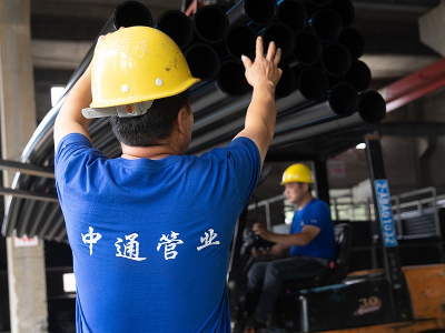 中通管業叉車搬運中